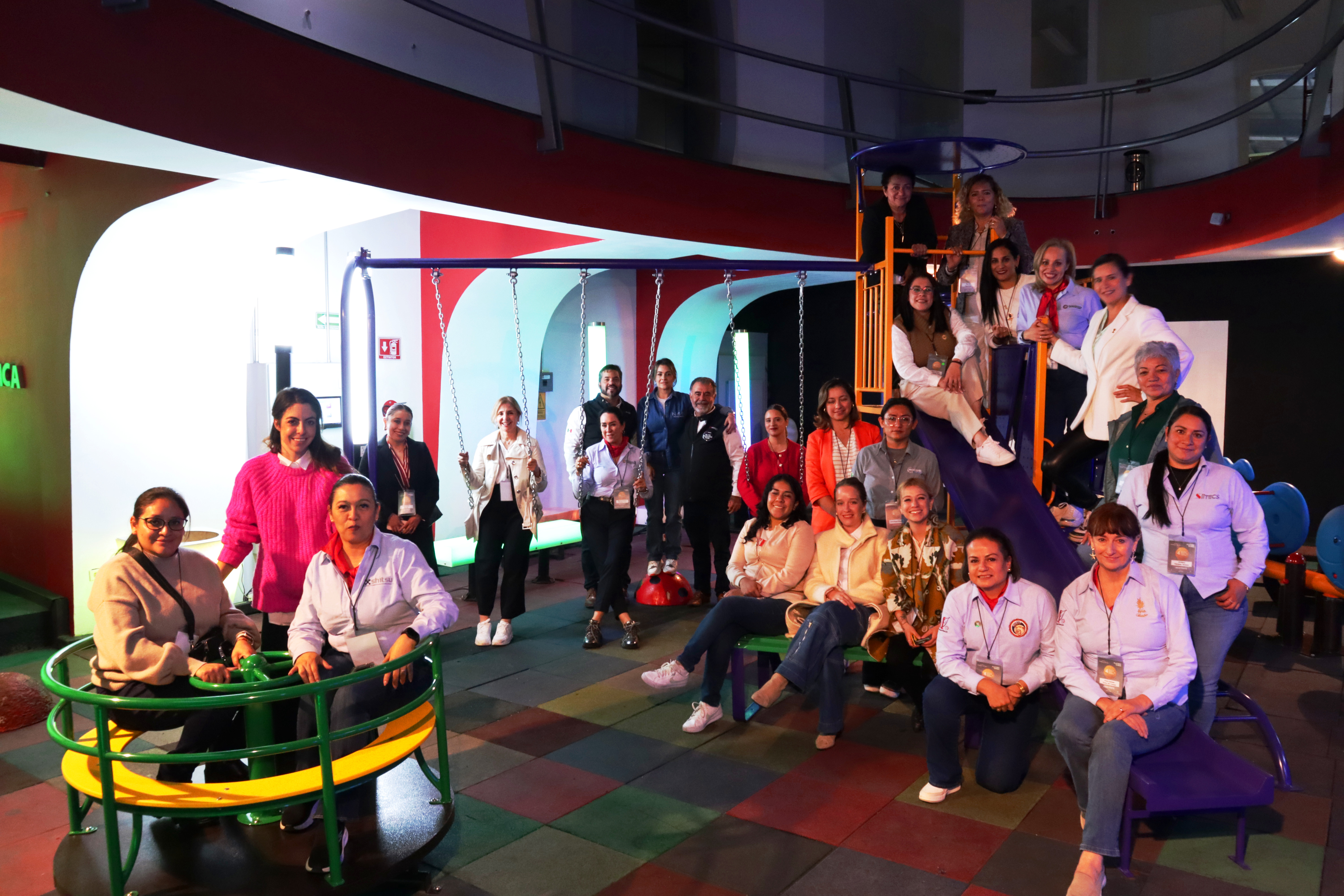 Mujeres Industriales en su visita a la fábrica de INMAN Design